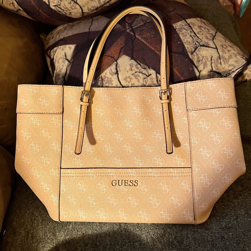Guess tote